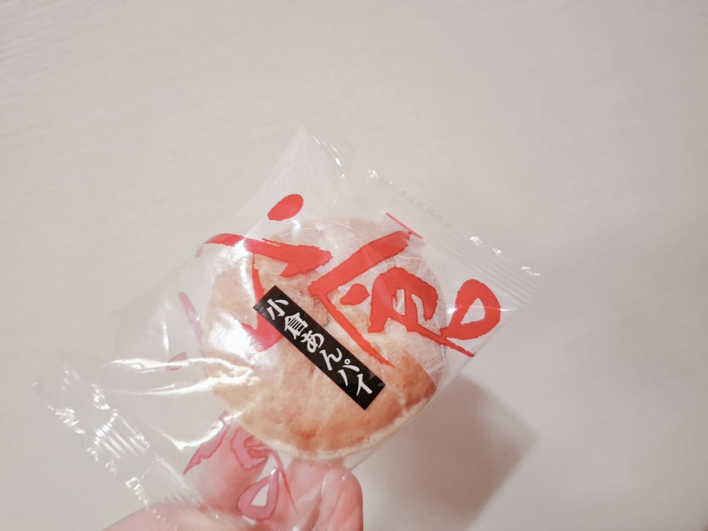 hiyokonosekai's tweet image. 昨日は、 牛乳と卵のカスタード&amp;amp;ホイップシュー と 小倉あんパイ 。ホイップ入りのシュークリーム避けてたんだけど食べたら凄い美味しかった🐣あとあんパイこれはオススメ！私は好みの味と食感✨
今日は、国産小麦のマドレーヌ 。とても安い！けど、美味しかった🐣