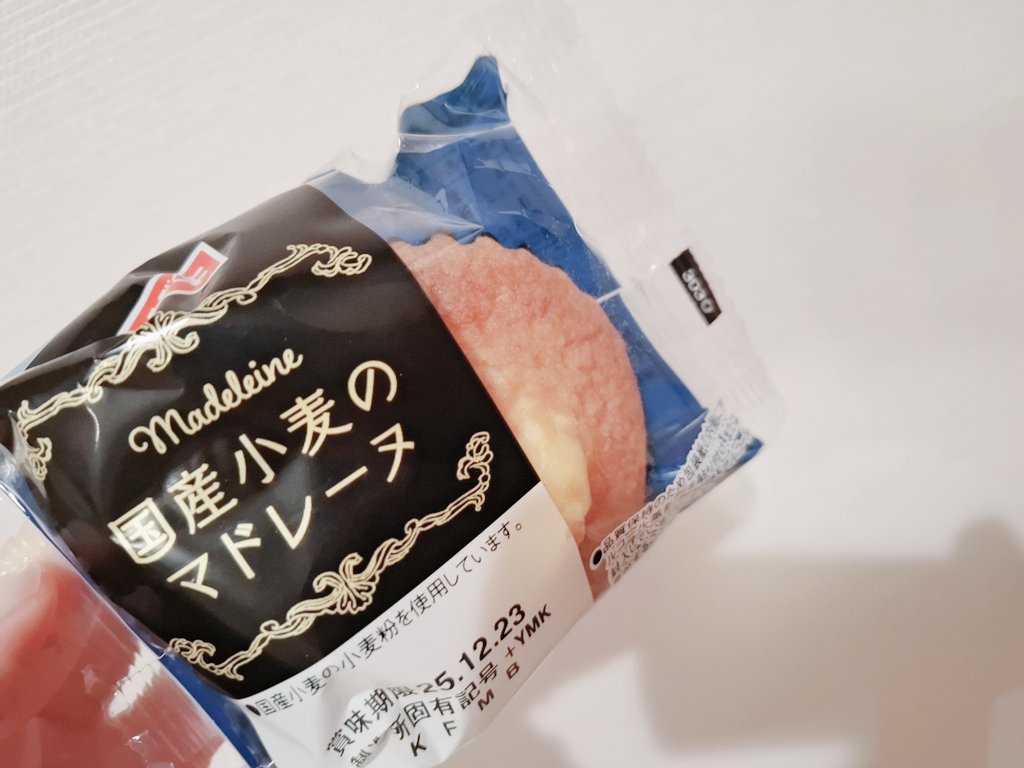 hiyokonosekai's tweet image. 昨日は、 牛乳と卵のカスタード&amp;amp;ホイップシュー と 小倉あんパイ 。ホイップ入りのシュークリーム避けてたんだけど食べたら凄い美味しかった🐣あとあんパイこれはオススメ！私は好みの味と食感✨
今日は、国産小麦のマドレーヌ 。とても安い！けど、美味しかった🐣