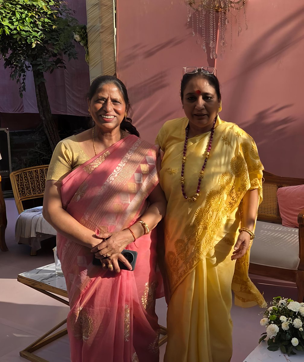 आज देहरादून स्थित होटल मधुबन में राज्य बाल अधिकार संरक्षण आयोग की अध्यक्षा डॉ. गीता जी  के सुपुत्र के विवाह समारोह में  सम्मिलित होकर उन्हें शुभकामनाएं प्रेषित की।