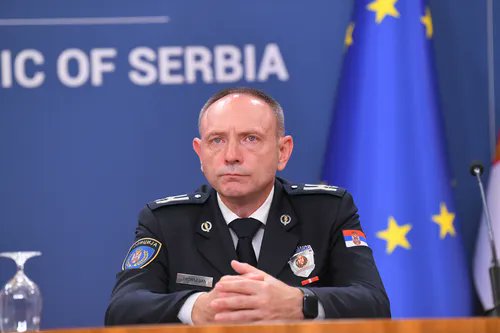 Dragan Vasiljević direktor Policije najodgovorniji je za sve napade kriminalaca na građane, za kupovinu glasova, za jedinstvo Policije i kriminalaca...

Osvanuće dan kada će u skladu sa zakonom pred sudom morati da odgovara kao član Vučićeve organizovane kriminalne grupe!