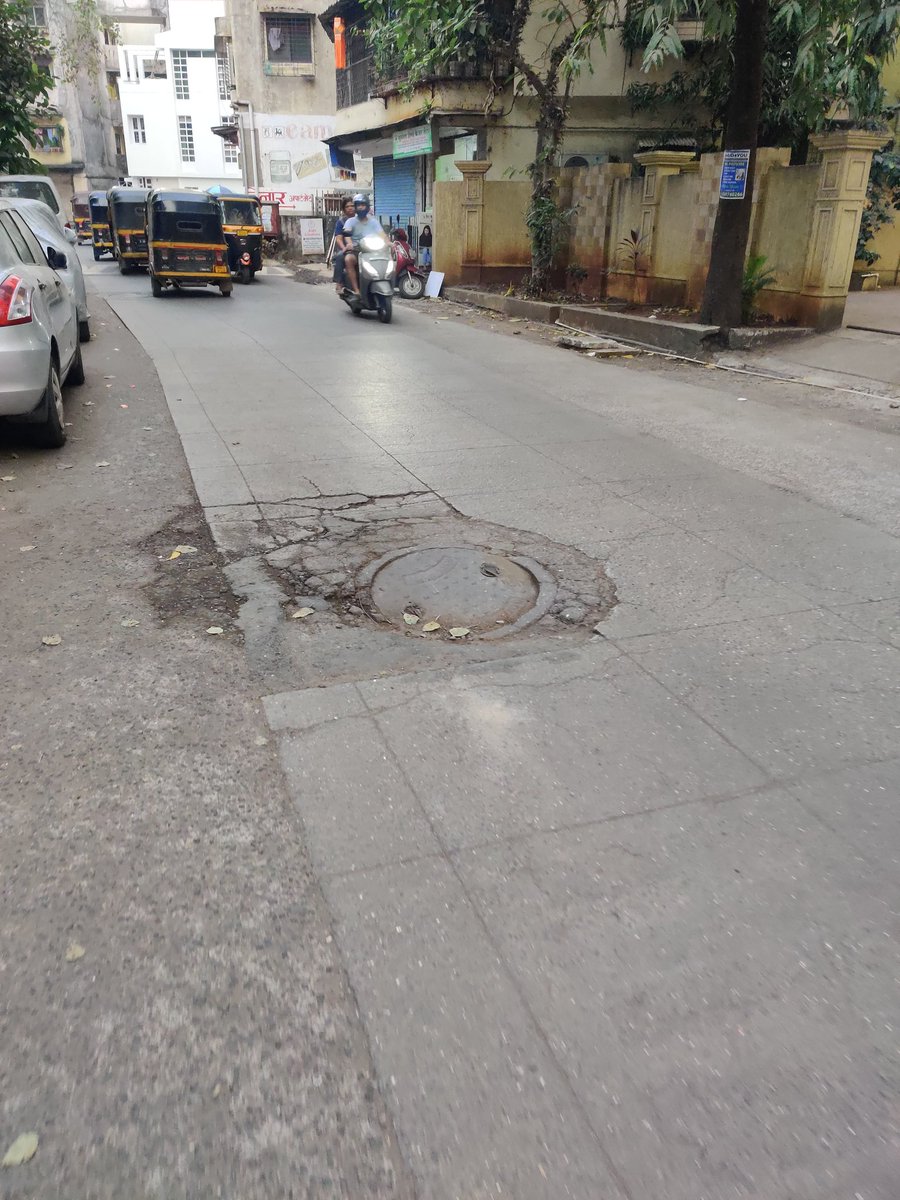 jaindharmesh7's tweet photo. Thane (Over)Smart City! @TMCaTweetAway people escape major accidents here just like you'll escape your basic duties. https://t.co/Hl3nrzhJhJ