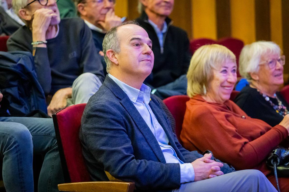 JuntsXCat's tweet image. 📸 El secretari general @jorditurull ha assistit com a convidat a la convenció de MEScat -Independentistes d’Esquerra (@MovEsquerresCat) a l’Orfeó Martinenc de Barcelona, on hi participen diversos membres de la direcció i diputats de @JuntsXCat.