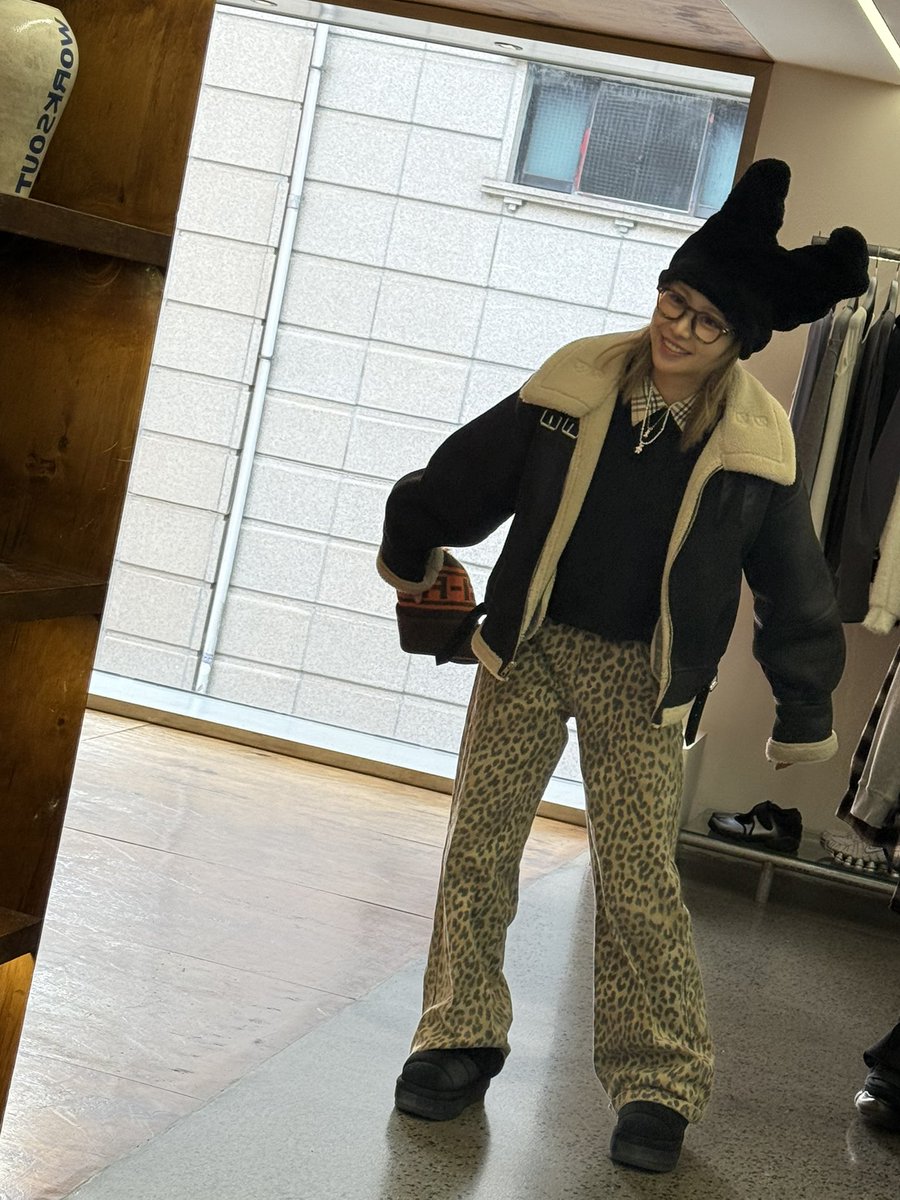 るなぴがレオパードパンツ持ってたから迷ってたパンツ買う決心して今日