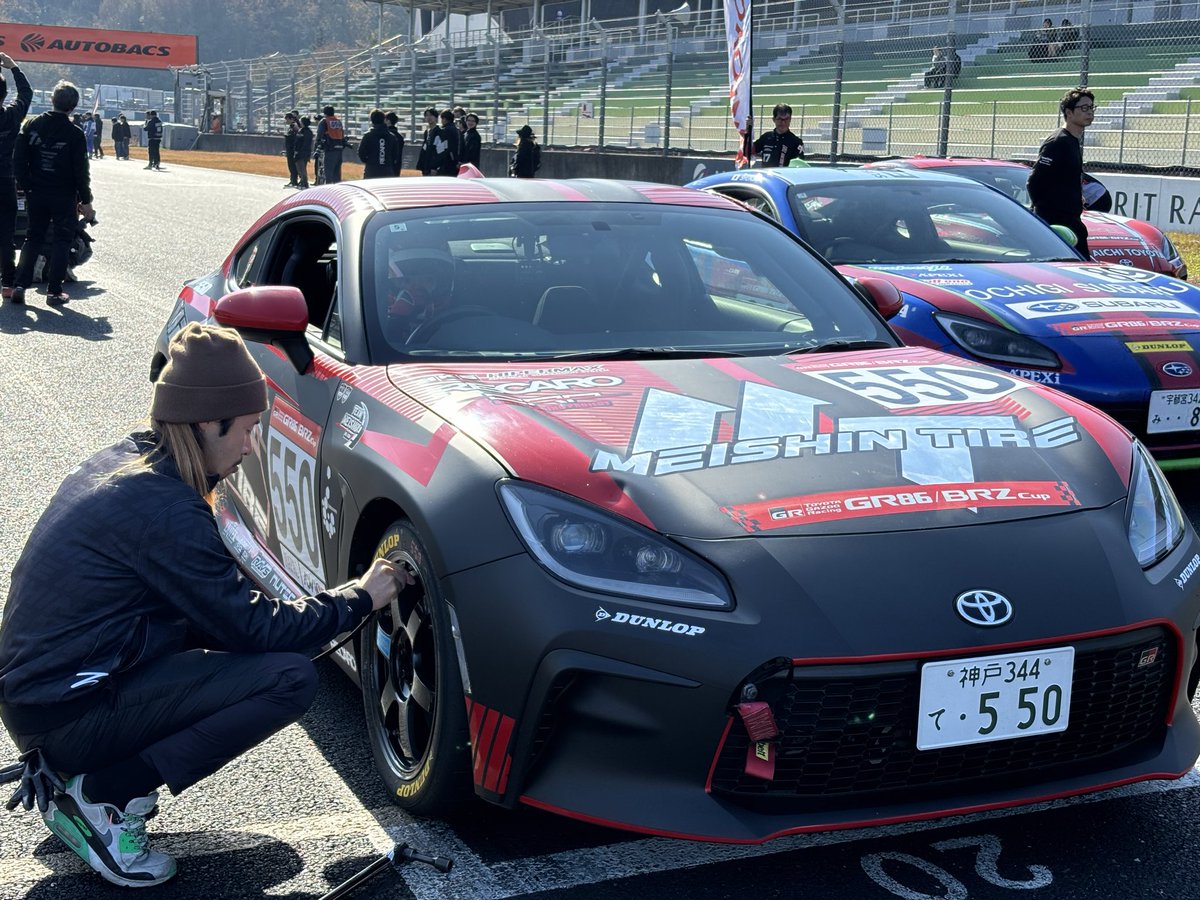 MeishinSan's tweet photo. GR86/BRZ Cup 2025 最終戦 岡山Rd
P20→P22 

オープニングラップのダブルヘアピン1個目で
後続車に衝突され チェックランプ点灯 
アライメントもずれ 制御入りまくりの走行になりました。

他車からの衝突で 今シー��ンは 何度か���ースを失いました。 

最終戦も気持ちよく終われませんでしたが 
また来年強者たちに挑みたいと思います。

1年間応援ありがとうございました。
