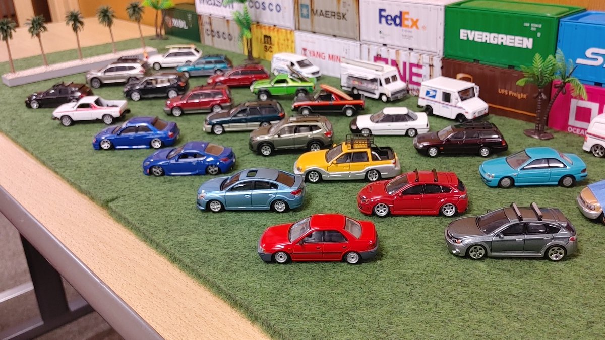 1/64scaleは今年もUSに特化した作品が多く、見所盛り沢山な展示はまるでUSDMjamを見ているようでした🤤

アイランドスタイルの作品は、3DPで特徴的な引っ張りタイヤを再現されているとの事です。

終盤にはスバル車が集まり、TheSUBIEが再現される一コマもありました😋

#124MOTORING_MEETING
