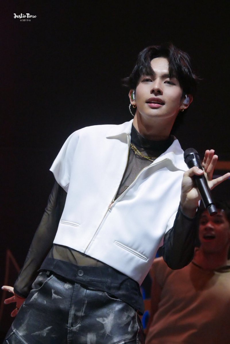 jahzsuperior's tweet image. Kamukha talaga 😍

SB19 PERFORMS LIVE AT KIC2025 
#SB19BTFLive_KIC2025 
#SB19 @SB19Official