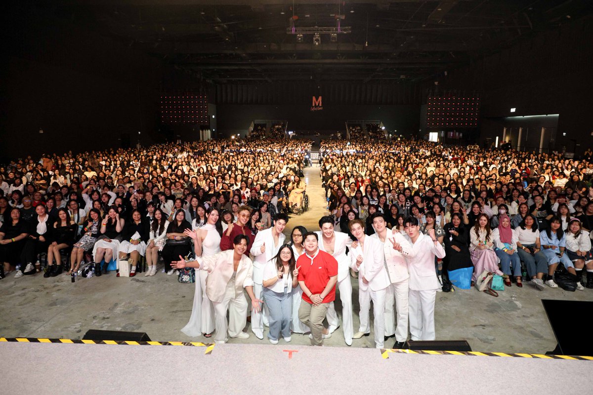 oueiija's tweet image. เมื่อวานงาน FINAL Ep ไม่มีโอกาสพูดขอบคุณเลยอยากพูดขอบคุณแฟนคลับหน่อยย

ขอบคุณทุกคนคอยดันและซัพพอร์ตทุกทางทุกอย่างนะครับบ ขอบคุณมากๆเลยนะครับ
จริงๆจะบอกว่ามันคือแรงและกำลังใจดีๆมากๆแบบไม่สะกดจิตเลย

ช่วงนี้ผมมีเรื่องให้คิดเยอะมากๆ แต่เมื่อวานอยากจะบอกว่ามีความสุขสุดๆ…