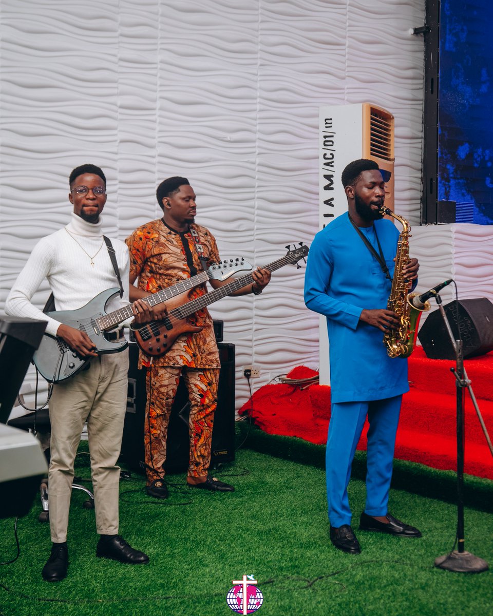 eiamhqlagos's tweet photo. In Your presence, we find joy.
In Your goodness, we find strength.
Thank You, Jesus!
#SundayService #GraceSeries #everincreasing #ouryearofsoaringinhisglory #pastortaiyeolayemionline https://t.co/OeVyUZ5ALV
