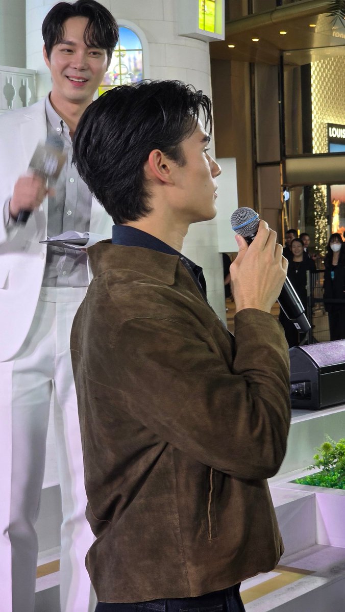 yjrwtn's tweet image. ถ่ายจดความจำเต็ม ขอบคุณพารากอนที่ทำให้เทศน์ได้โชว์เสียงหล่อๆค่ะ🥰

TATE AT SIAM PARAGON
#SiamParagon20thAnniversaryxTATE
#SiamParagon20thAnniversary
#เทศน์ไมรอน #TateMyron