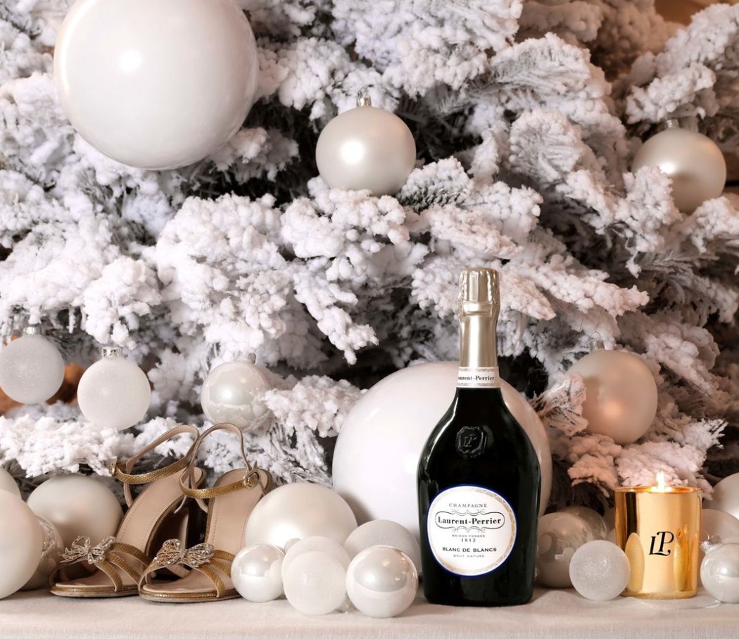 ✨  #8dicembre, il gusto delle feste che iniziano davvero.
Con il suo perlage finissimo e la sua freschezza radiosa, Laurent-Perrier Blanc de Blancs illumina i primi giorni di dicembre come una promessa di momenti da ricordare
#LaurentPerrier #LaurentPerrierItalia