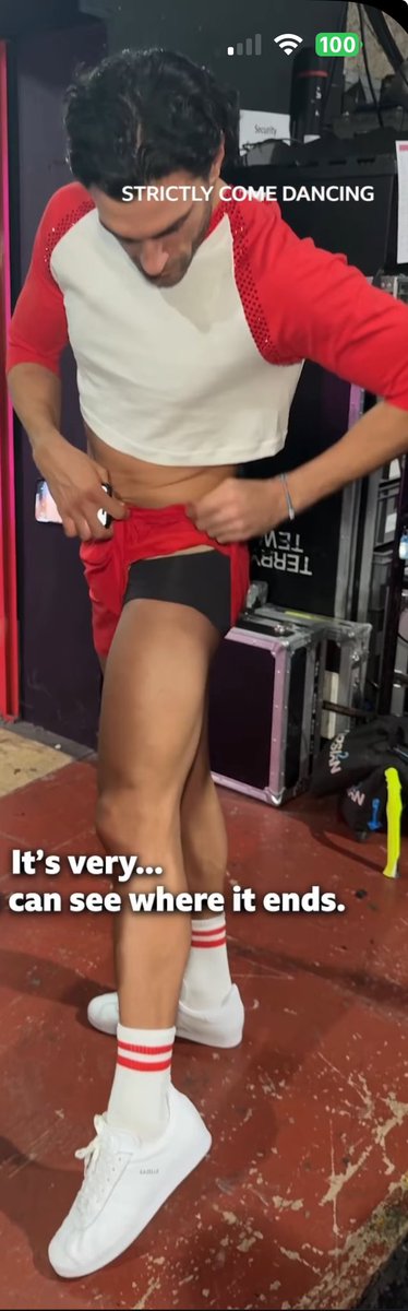 canigetitjames's tweet image. JULIAN OMFG 🥵🥵 #StrictlyComeDancing