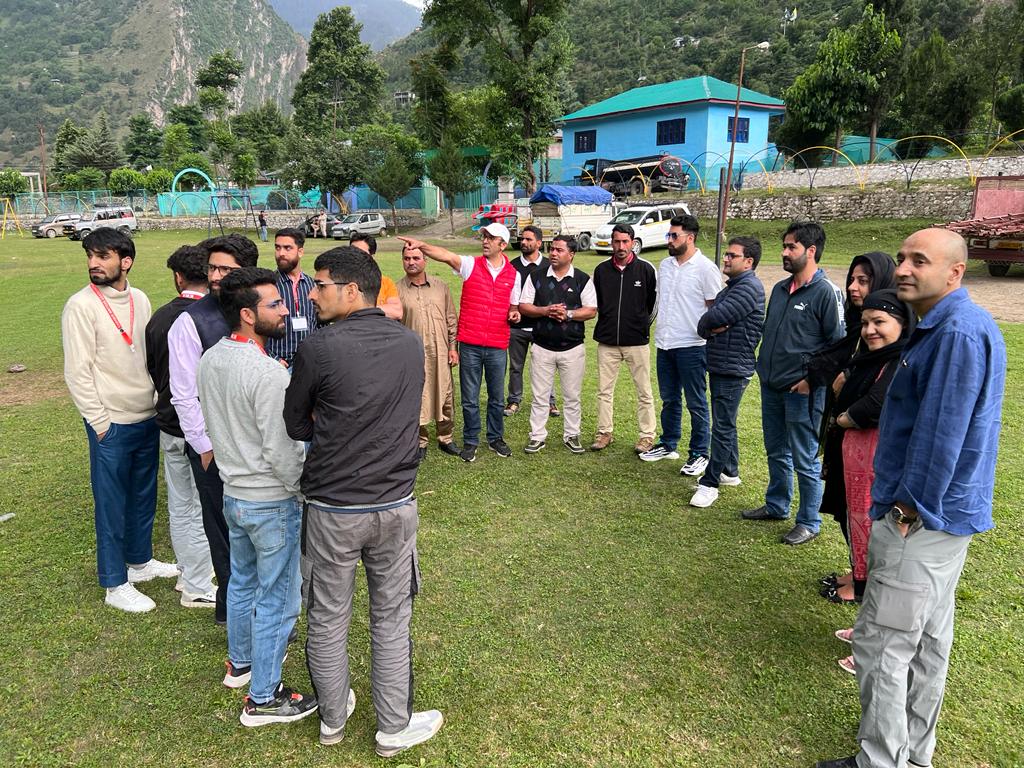 AmraizBadana's tweet image. His guidance helps youth unlock their hidden potential. #FidaFirdousInspires