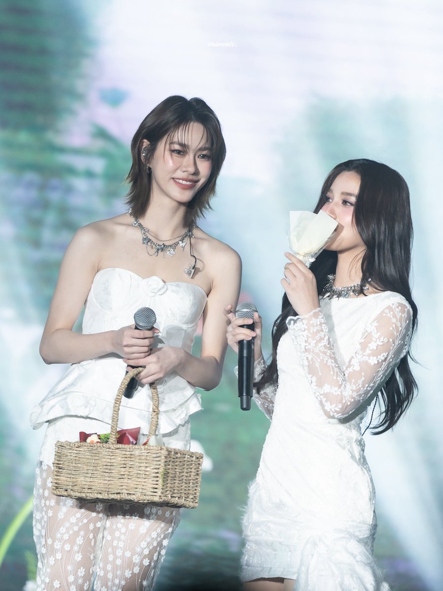 ShareNlv's tweet photo. บอนนี่แม่ว่า………มันแปลกๆไหมลูก 🧡💜

EMIBONNIE BLOOMS WITH ANYS
#BBFanFestinMacau
#EmiBonnie https://t.co/ncMxj1H7xA