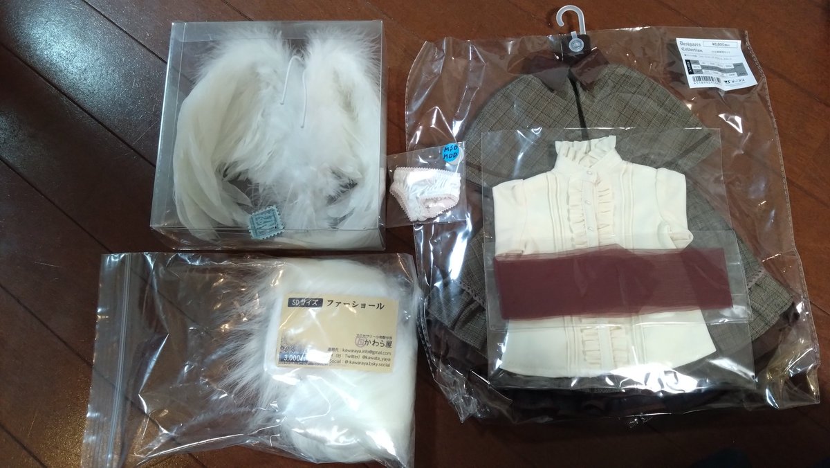 monly_27's tweet photo. ドルパ戦利品

ｚｏｚｏｎｅ様の羽
https://t.co/i9BQJGrFsZ
この羽を見た時に衝撃受けました
ＭＤＤミキちゃん
ＤＤＰミアイちゃん用

かわら屋様@kawara_yaya のファー

新―arata―様@aratadollのパンツ

ボークス少女探偵団

で…
変幻自在インナースカート買い忘れたｗ
#ドール初心者 https://t.co/eDZEcBXoYZ