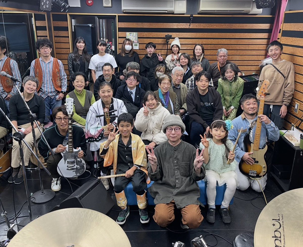 takatonkodai's tweet photo. 【音楽はそんなにケチじゃない】

人が勝手にケチにしていることがある、そう思うセッション祭でした！世の中には今回のバンド、参加者より上手い人は山程いるけど、今回このメンバーで出来て本当に良かった！ありがとう！そしていつも優しくサポートしてくれる渋谷ペンタジュークの皆さんありがとう🙏 https://t.co/Pr4zFQU5Ji