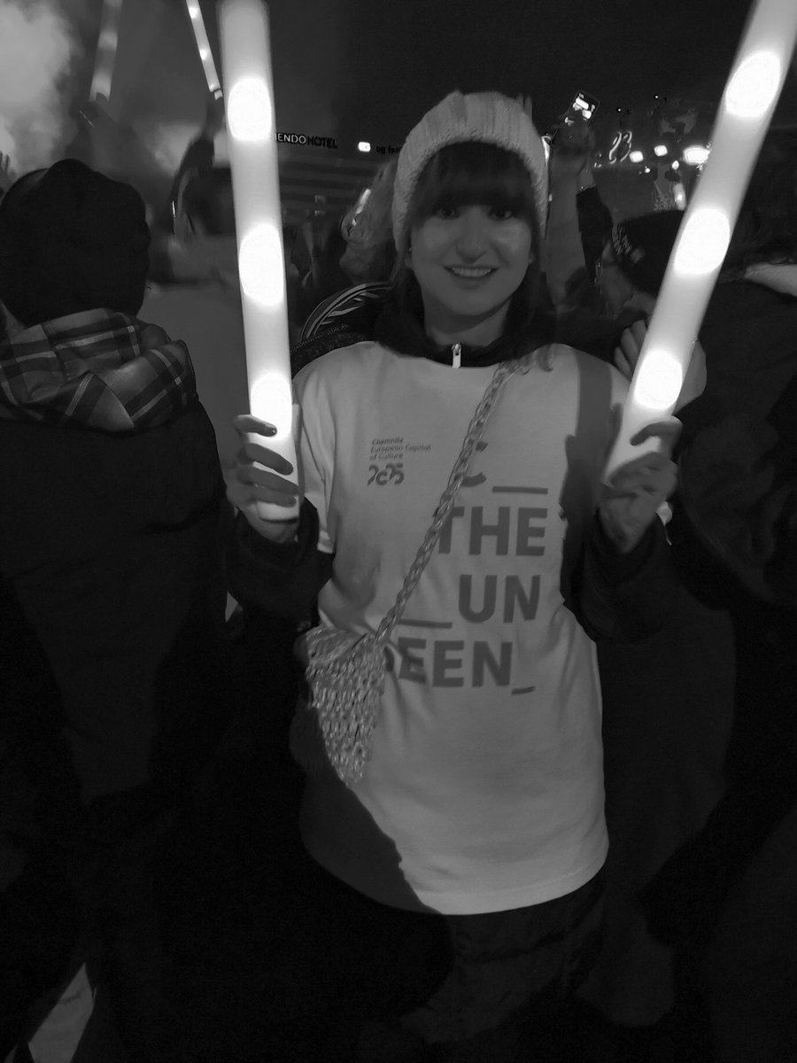 #CtheUnseen
#Kulturhauptstadtchemnitz
#Kulturhauptstadt2025
#Feierabend
... und gestern war es endlich soweit 🎊🎉🥳: Wir haben das Chemnitzer Kulturhauptstadtjahr tanzend und leuchtend in den "Feierabend" geschickt 💃🪄💫✨❣️