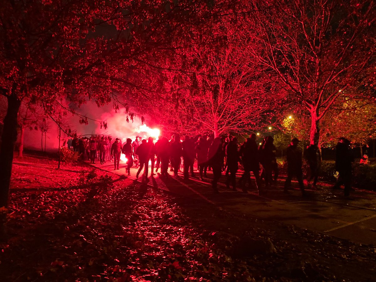 🚶🚶🧨🚶🧨🏴🚶🏳️🚶🧨

El camino al estadio siempre es especial.

REAL VALLADOLID vs Málaga.
