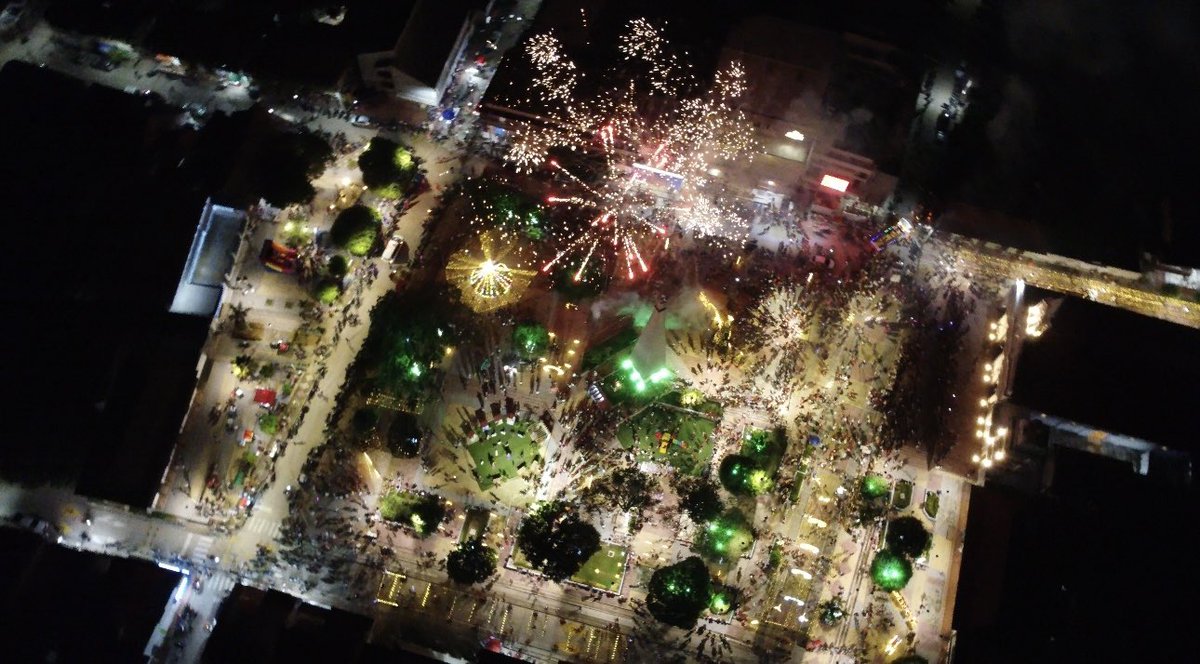 Encendimos el alumbrado navideño en Sincé y el Parqué Simón Bolívar quedó  ¡Uff! bellísimo. 

Ya se siente el espíritu de la Navidad y  ese ambiente festivo que solo se vive en nuestro mágico municipio.😍🎄✨