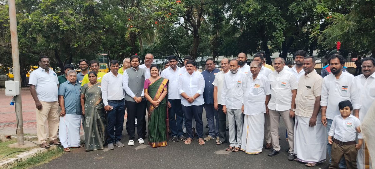 SelvakumarGks's tweet photo. கோவை பாரதிய ஜனதா கட்சியின் விளையாட்டு மற்றும் திறன் மேம்பாட்டுப் பிரிவின் சார்பில் நடைபெற்ற மாநில அளவிலான சதுரங்கப் போட்டியின் தொடக்க விழாவில் பங்கேற்றேன்.

தமிழ்நாடு முழுவதிலுமிருந்து திரளான சதுரங்க வீரர்-வீராங்கனைகள் இந்தப் போட்டியில் கலந்து கொண்டுள்ளனர்.
@BJP4TamilNadu https://t.co/9wAG4fflZd