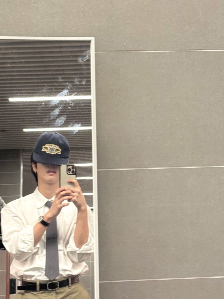 모자 땜에 안보여서 중앙 못맞춘듯 웃기고 귀여워ㅋㅋㅋㅋㅋㅋ