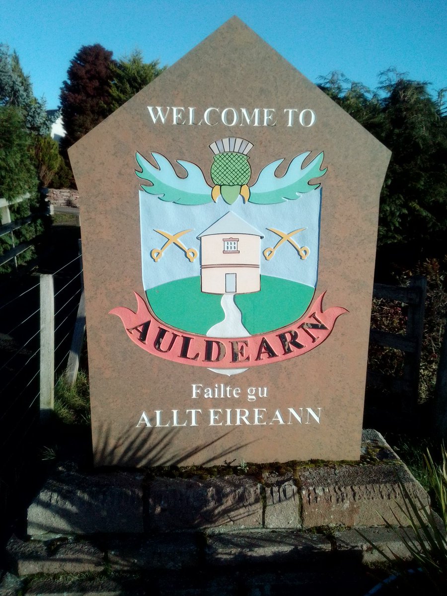 DavidRoger1951's tweet image. #Auldearn village sign depicting the Doocot, the Burn and the Battle 🗡️🛡️

#AlphabetChallenge 
#WeekVforVowels