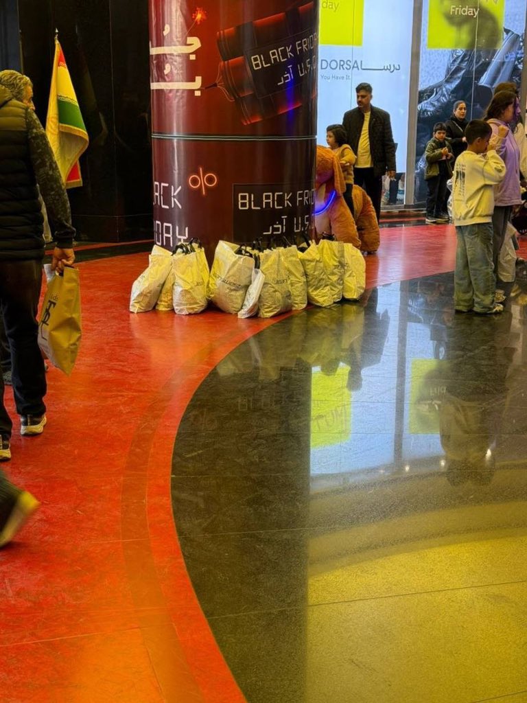 kitsunesonar's tweet image. من همیشه برام سوال بود فرهنگ بلک فرایدی چقدر بین ایرانی‌ها جا افتاده، که با این حجم خرید مردم از جین وست فهمیدم خیلی