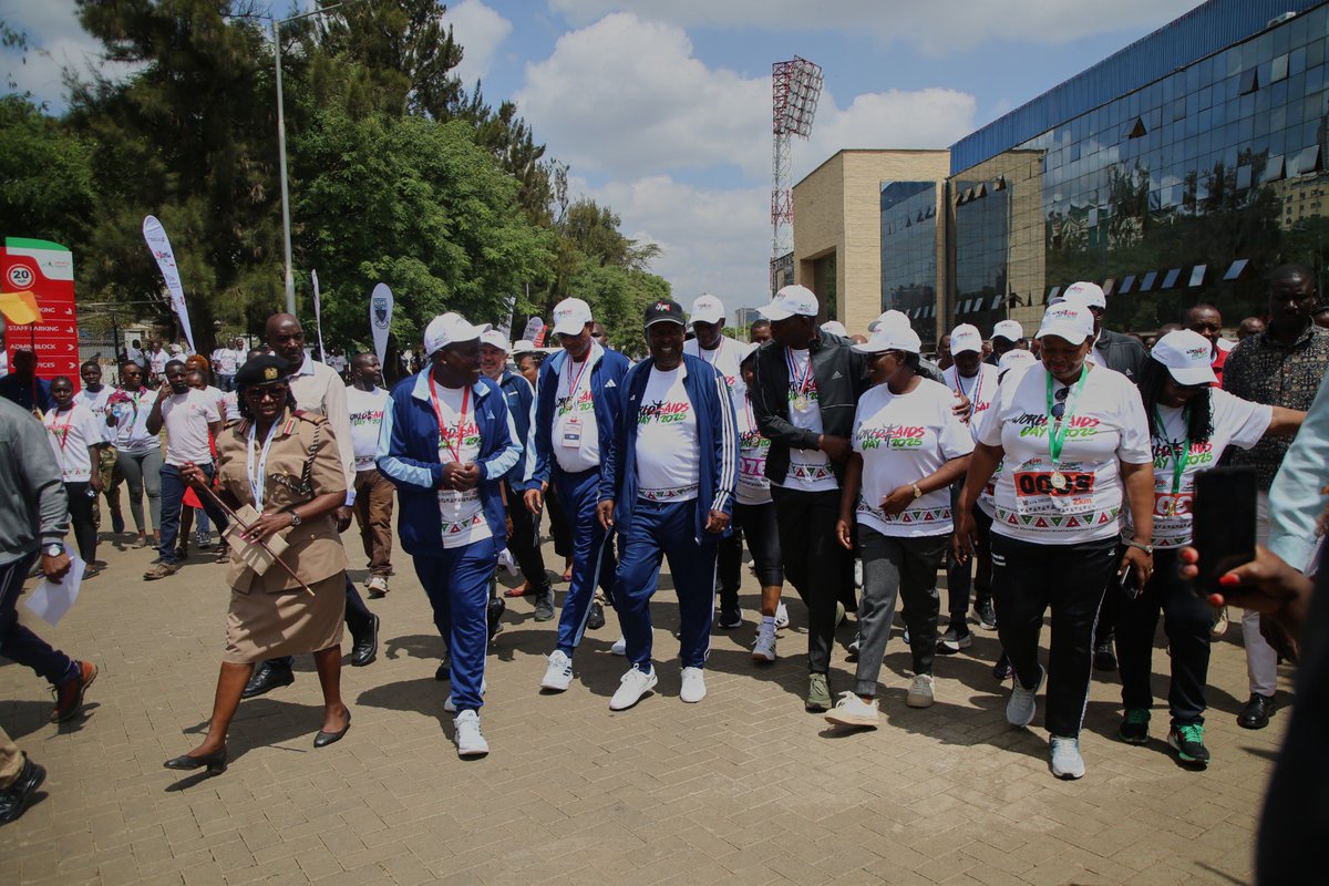 TheVoiceKe_'s tweet photo. Every step we take today brings us closer to a future where adolescents live healthy, empowered lives. We run to END : HIV stigma, SGBV & early teenage pregnancies
@ahfkenya @nsdcc_kenya @fnoluga @HonAdenDuale @MOH_Kenya @NASCOP
#Oneraceonegoal
#WorldAIDSDay
#EndAIDSby2030 https://t.co/LpkT74Unih