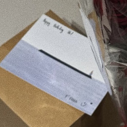 MacGabz_'s tweet photo. Freen regalándole a Becky una tarjeta de una obra inspirada en una película de una relación entre mujeres, con razón hay escasez de románticos, Freen se llevó todo el romanticismo 😭

BECKY BIRTHDAY CONCERT
#BNewEraBirthdayConcert https://t.co/qkzVyZZ3Xb