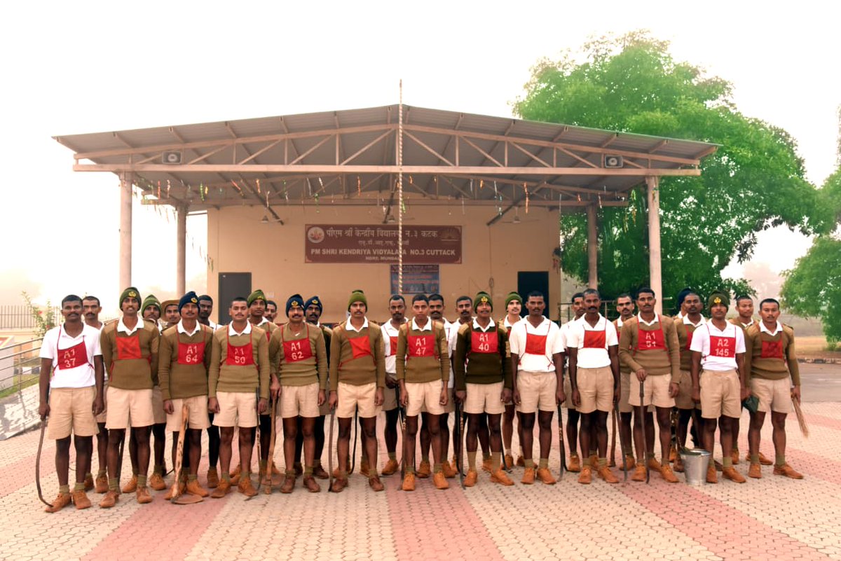 CISFTraining's tweet image. Swachhta Abhiyan Conducted at Kendriya Vidyalaya Mundali!

Trainees and staff of CISF KRTC Mundali actively participated in a Swachhta Abhiyan at Kendriya Vidyalaya Mundali. 

#CISF #KRTCMundali #SwachhtaAbhiyan #CleanlinessDrive #CommunityService #KV #SwachhBharat @CISFHQrs 🇮🇳