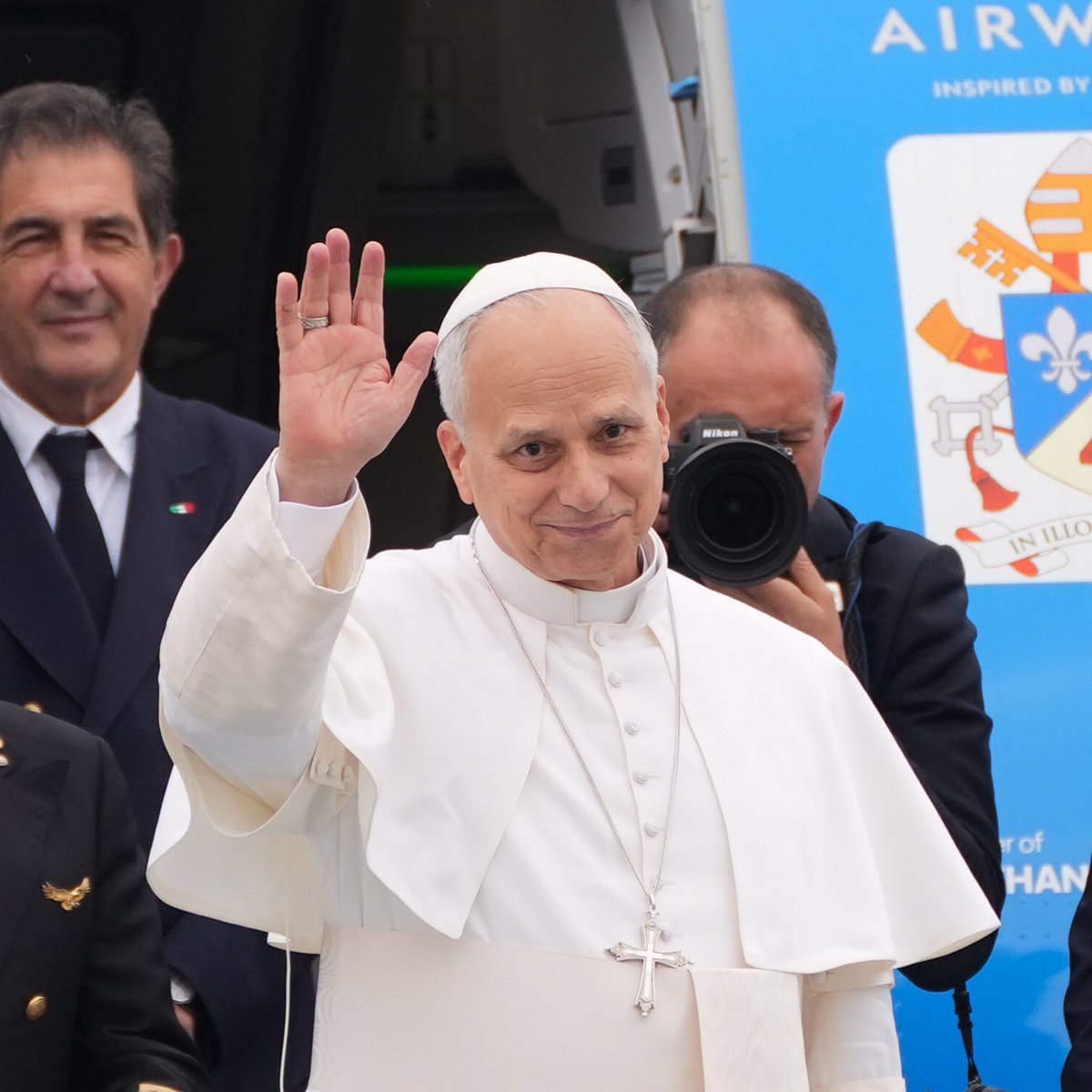 cembalci_'s tweet image. #SonDakina Papa 14. Leo, Türkiye&apos;den ayrıldı.
#papa