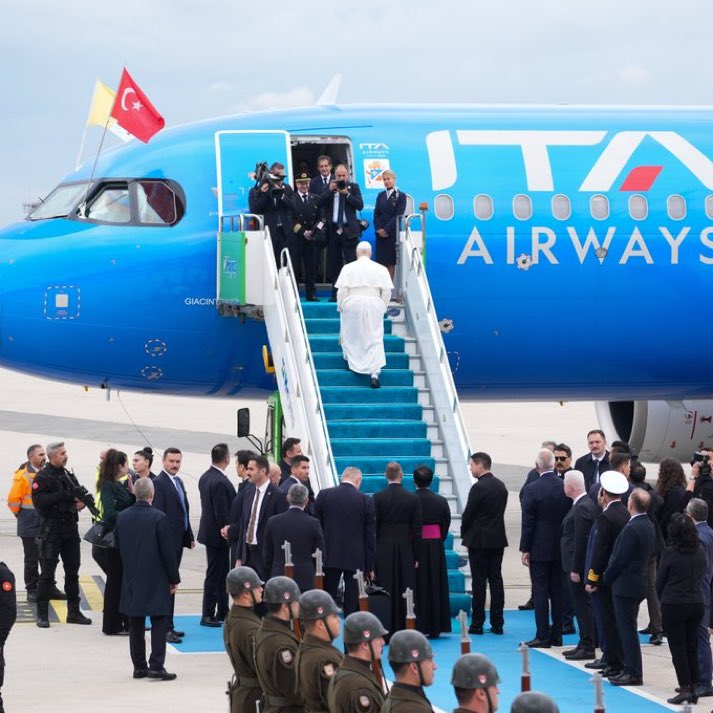 cembalci_'s tweet image. #SonDakina Papa 14. Leo, Türkiye&apos;den ayrıldı.
#papa