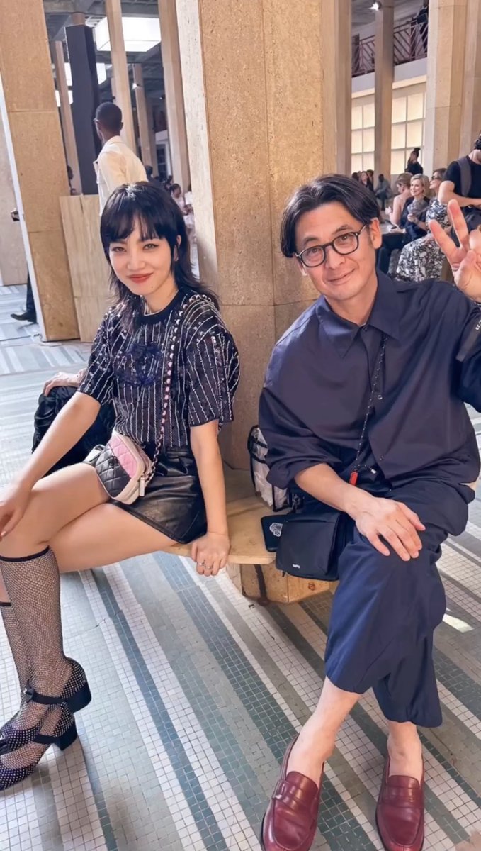 「UDAさんの人柄はもちろん、探究心や柔軟性そして何よりメイクの技術力。ざっくばらんにいろんなことを共有できるんです。シャネルのショーなどで一緒の時も毎回メイクの相談をしますが、イメージを伝えると必ずその想像を超えるものにしてくれる。絶大な信頼を置く大切な方です。」
#小松菜奈 #GINZA