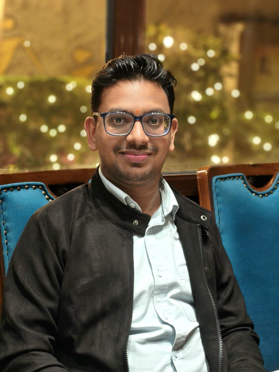 विडम्बना देखिए... हम प्रथम प्रेम सदैव गलत हाथों में सौंपते है...!🥲

- चंदन  ✍️