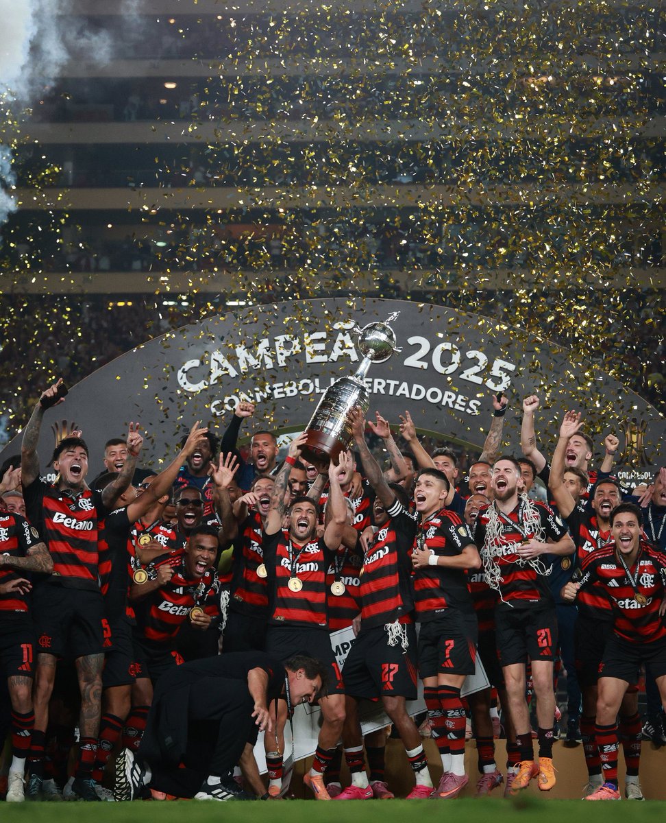 O Flamengo faz o mundo parar — seja por amor, seja por ódio.