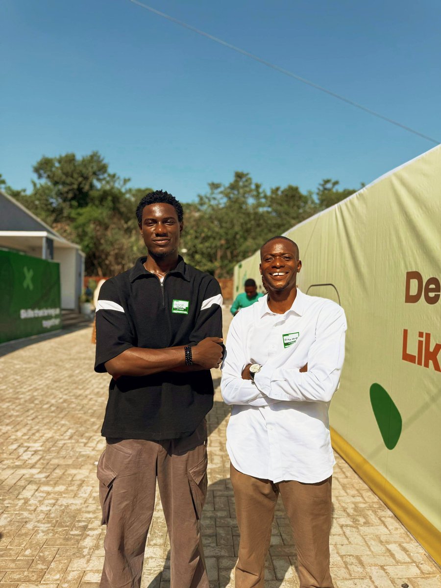 iamfavour3's tweet image. About DevFest Abuja. @gdgabuja

Had a wonderful time yesterday. 

I met PMs and QAs telling me how developers stressed them, it was so funny hearing their experiences but developers let&apos;s do better please 😂

I met my guy @OlawoyeElisha 
#DevFestAbuja