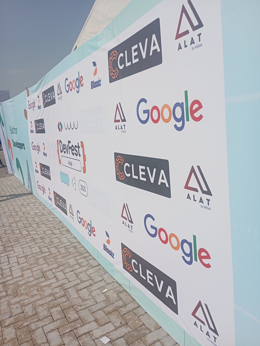 iamfavour3's tweet image. About DevFest Abuja. @gdgabuja

Had a wonderful time yesterday. 

I met PMs and QAs telling me how developers stressed them, it was so funny hearing their experiences but developers let&apos;s do better please 😂

I met my guy @OlawoyeElisha 
#DevFestAbuja