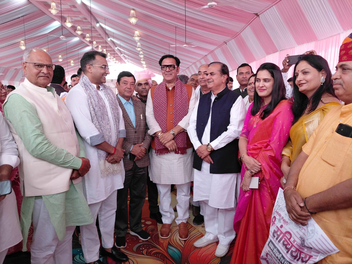 NarendraBJPRaj's tweet image. आज पाली में भारतीय जनता पार्टी, राजस्थान के माननीय प्रदेश अध्यक्ष श्री मदन राठौड़ जी के सुपुत्र के वैवाहिक कार्यक्रम में सम्मिलित होकर सुखद वैवाहिक जीवन हेतु शुभकामनाएं प्रदान की।
#Pali
@madanrrathore