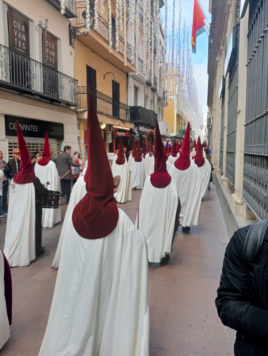 La banda del Rescate de Linares <a href="/BCRescateLin/">Banda de Cabecera Rescate y Dolores Linares</a> vuelve a desfilar por las calles de Sevilla.