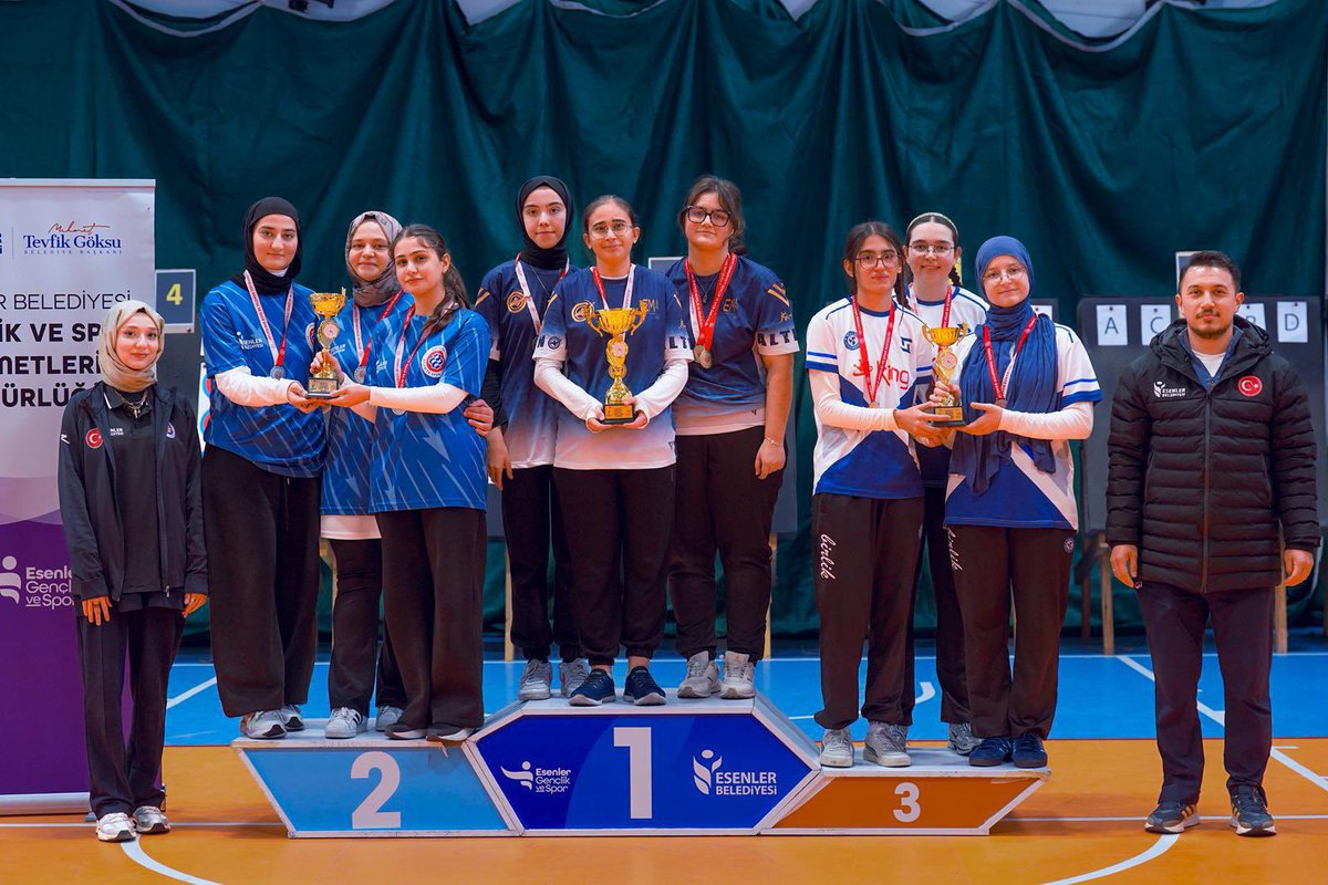 Makaralı Yay #Okçuluk Turnuvasının bireysel ve takım şampiyonları belli oldu. 🏹🏆

Esenler Belediye Spor Kulübü okçularımız başta olmak üzere tüm sporcuları tebrik ederiz. 😍

📍 Hüsnü M. Özyeğin Ortaokulu Spor Salonu