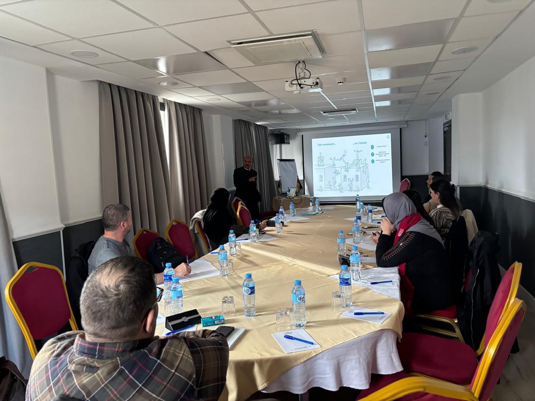ApabAlgerie's tweet photo. Nos entreprises ont participé le 27 novembre à l'atelier portant sur la 2eme phase du programme SENEC sur l'appropriation de l'économie circulaire par les PME
Ce programme piloté par le Ministère de l'industrie est mis en place par la GIZ dans le cadre de la coopération avec AHK https://t.co/eEj5XSp6md