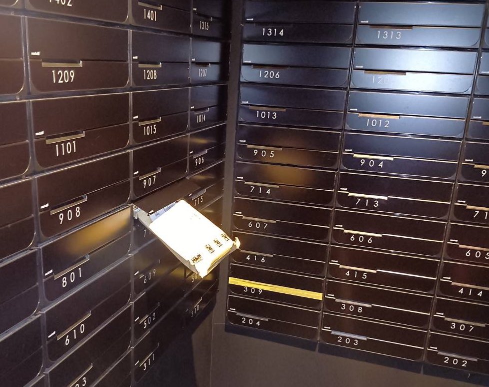 今日自分が配送を担当していたエリアに、倫理観0のドライバーがいることが発覚。
絶対に道徳の授業受けてきてないよ、このドライバー。いますぐ頭丸めて改善するか、アカウント停止待ったなしかの2択しかないよこれは。