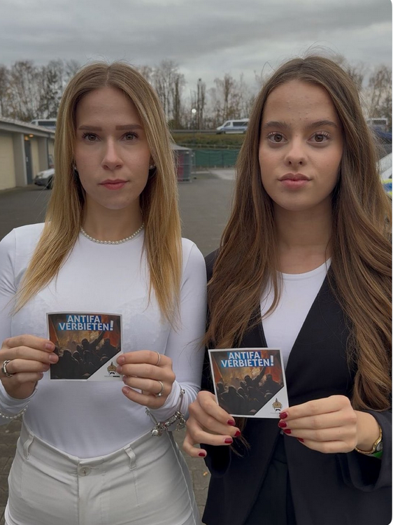 DerGanesha's tweet image. Die beiden Süßmäuse stehen vor deiner Tür und wollen mit dir über einen Antifa Verbot reden

Wie reagierst du ?