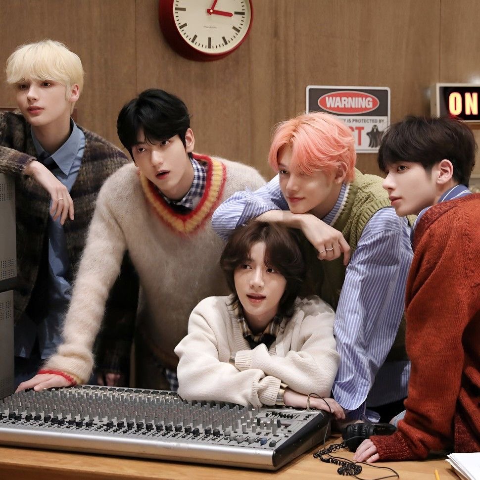 sh0show's tweet photo. 역하렘을 만드심 https://t.co/AuZCRrvRxd