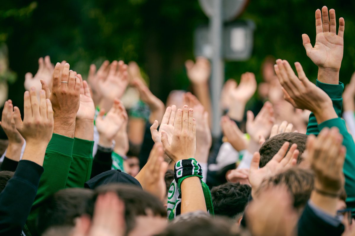 𝗘𝗹 𝗲𝗾𝘂𝗶𝗽𝗼 𝗱𝗲 𝗺𝗶 𝗮𝗹𝗺𝗮, 𝗹𝗼𝘀 𝗴𝗿𝗶𝘁𝗼𝘀 𝘆 𝗹𝗮𝘀 𝗽𝗮𝗹𝗺𝗮𝘀.

#ElGranDerbi