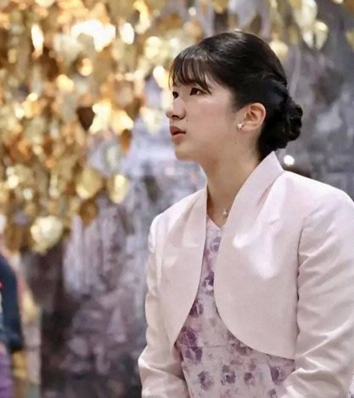 hanaichirin727's tweet image. #敬宮愛子さまを皇太子に 
世界が「次期天皇」と認めているのは
天皇の “ひめみこ” ただ一人
“愛子皇太子” の時代よ、早く来い ‼🙏