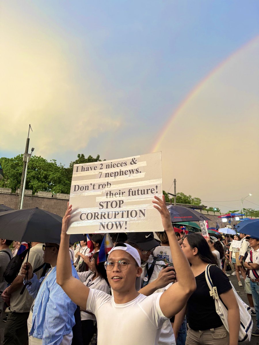 imreMARKable21's tweet photo. Don’t rob our future!
#TrillionPesoMarch https://t.co/tTh8B93cHw