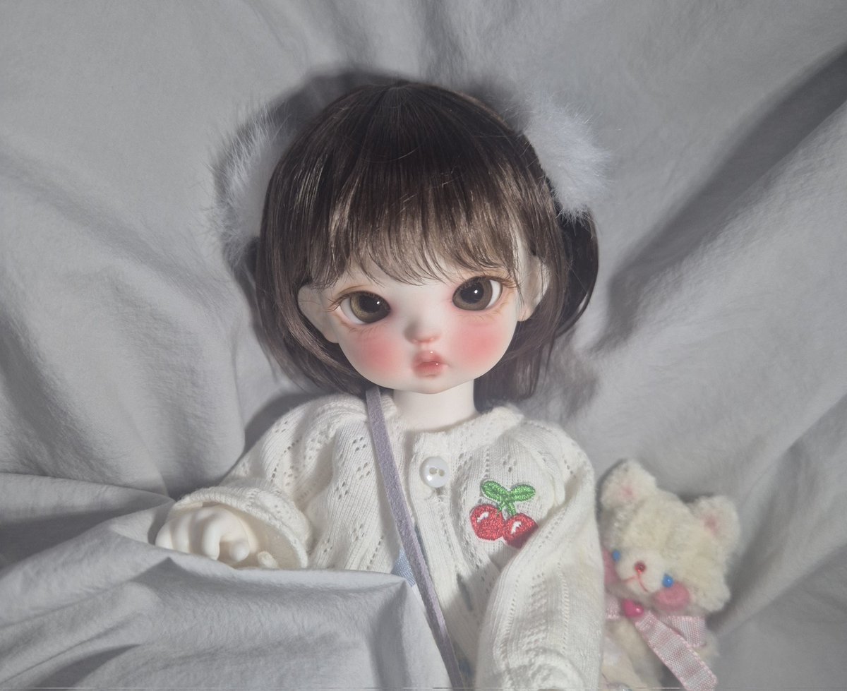 lua_lunamoon0's tweet image. 처음으로 찍은 침대 샷ㅡ!
[ 치카비_캐시_시요 ]