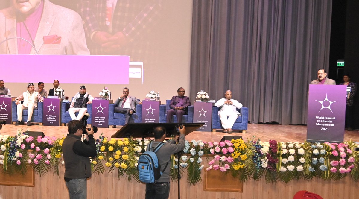 DrJitendraSingh's tweet image. Address at &quot;World Summit on Disaster Management&quot; #Dehradun:

&quot;Uttarakhand possibly a natural and appropriate venue for a global discussion on disaster resilience, given its recent calamity experiences, geographical sensitivities, and Himalayan ecosystem.

Government of India has…