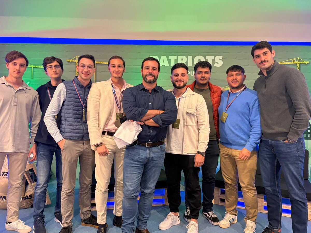 Vox_Almeria's tweet image. Los jóvenes de VOX Almería han participado en el Campus de @PatriotsEP este fin de semana en Málaga.

¡Hay futuro! ¡Hay esperanza! 💪🏼🇪🇸