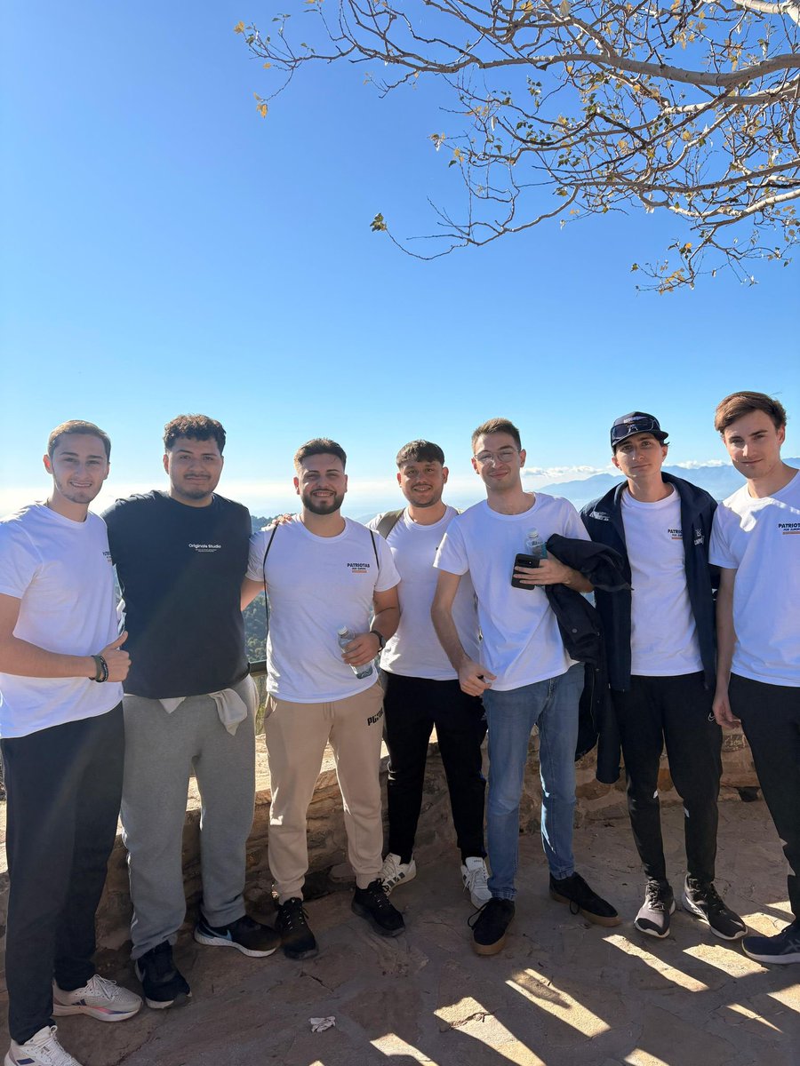 Vox_Almeria's tweet image. Los jóvenes de VOX Almería han participado en el Campus de @PatriotsEP este fin de semana en Málaga.

¡Hay futuro! ¡Hay esperanza! 💪🏼🇪🇸